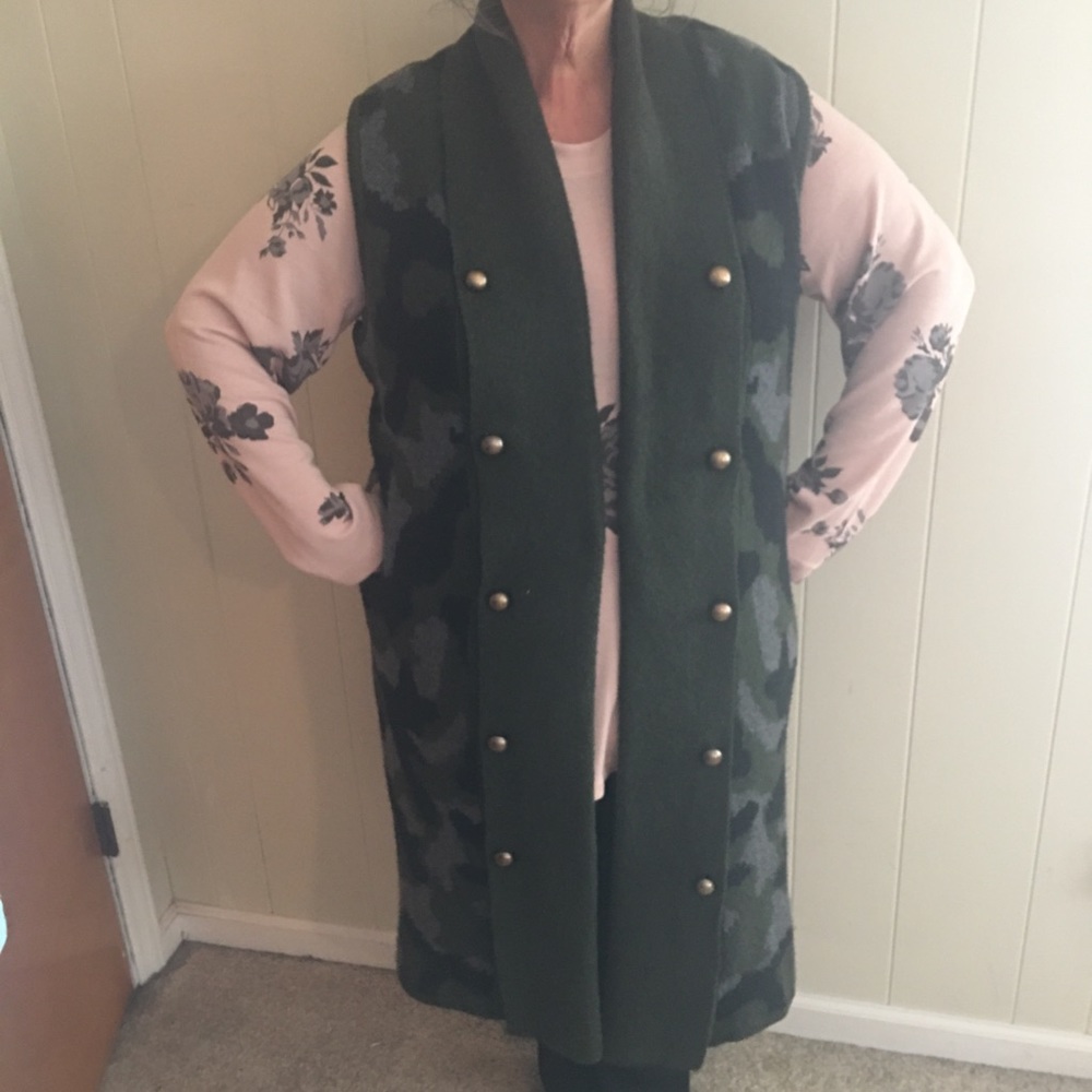 Lane Bryant Camouflaged Sweater Vest size 22/24